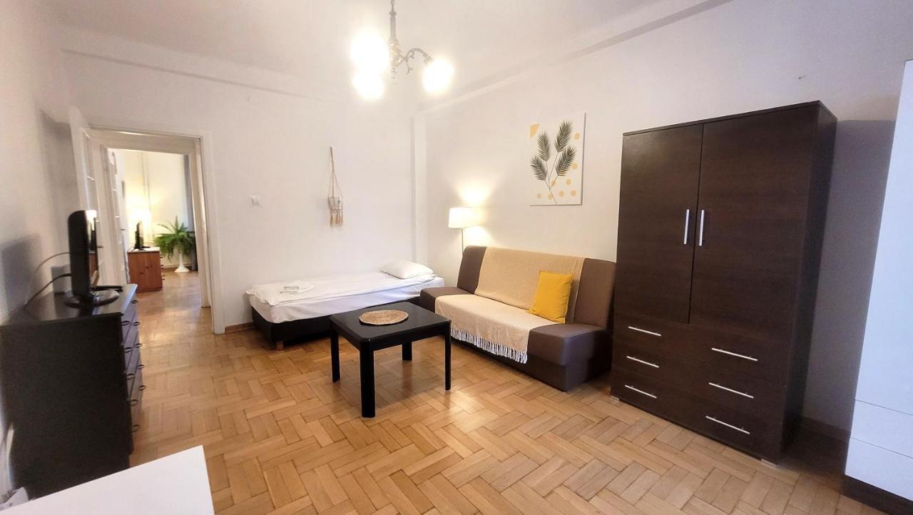 Happy Life - Apartment Next To Metro Station Varşova Dış mekan fotoğraf